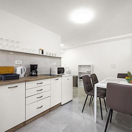 Apartment Olive Garden Near Pula 3 Km From Center And Only 4 Km From The Beach For 4 Persons Екстериор снимка