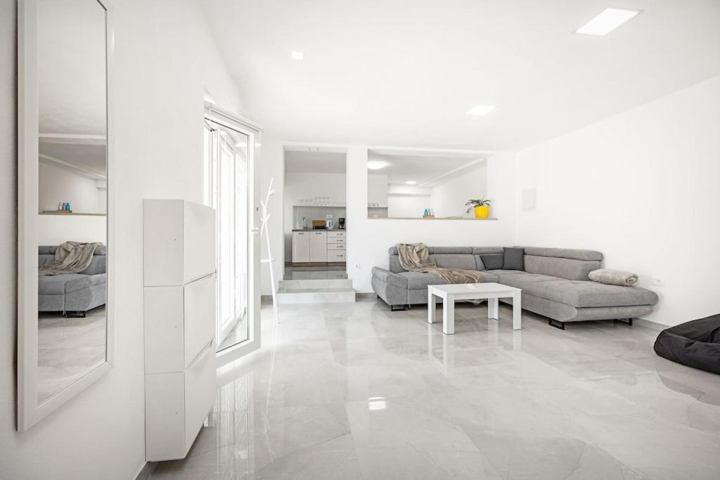 Apartment Olive Garden Near Pula 3 Km From Center And Only 4 Km From The Beach For 4 Persons Екстериор снимка
