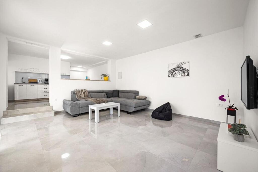 Apartment Olive Garden Near Pula 3 Km From Center And Only 4 Km From The Beach For 4 Persons Екстериор снимка