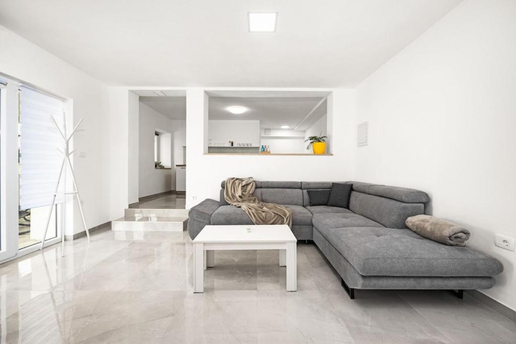 Apartment Olive Garden Near Pula 3 Km From Center And Only 4 Km From The Beach For 4 Persons Екстериор снимка