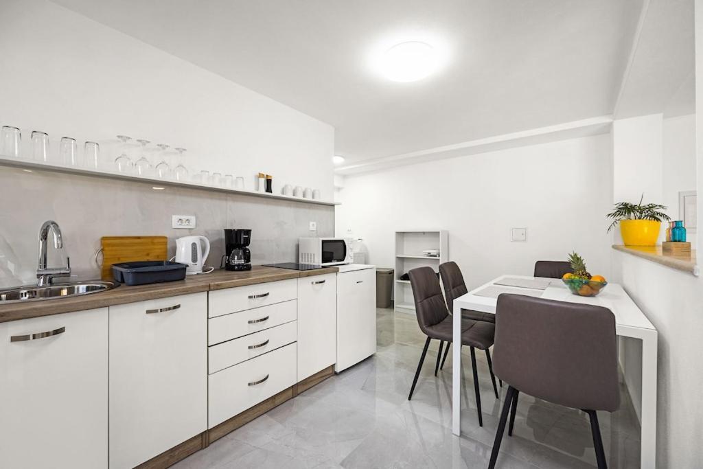 Apartment Olive Garden Near Pula 3 Km From Center And Only 4 Km From The Beach For 4 Persons Екстериор снимка