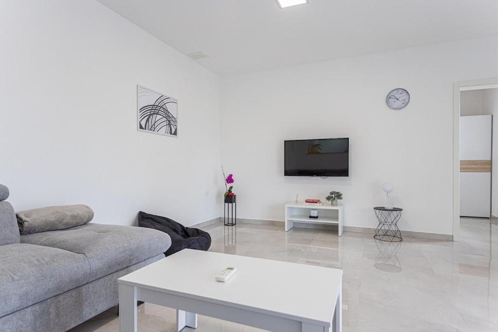 Apartment Olive Garden Near Pula 3 Km From Center And Only 4 Km From The Beach For 4 Persons Екстериор снимка