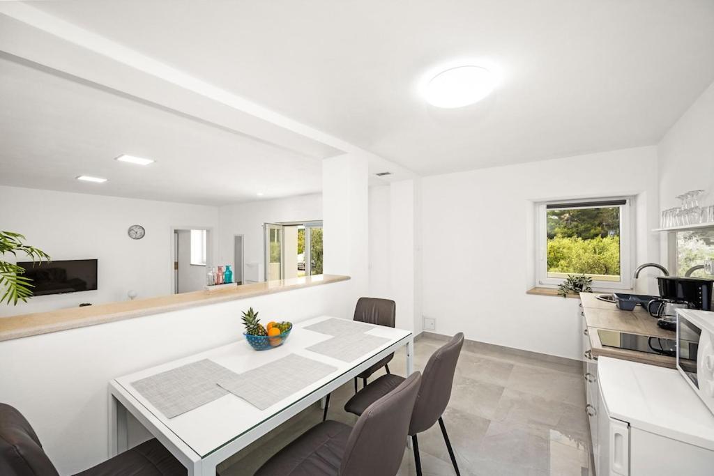 Apartment Olive Garden Near Pula 3 Km From Center And Only 4 Km From The Beach For 4 Persons Екстериор снимка