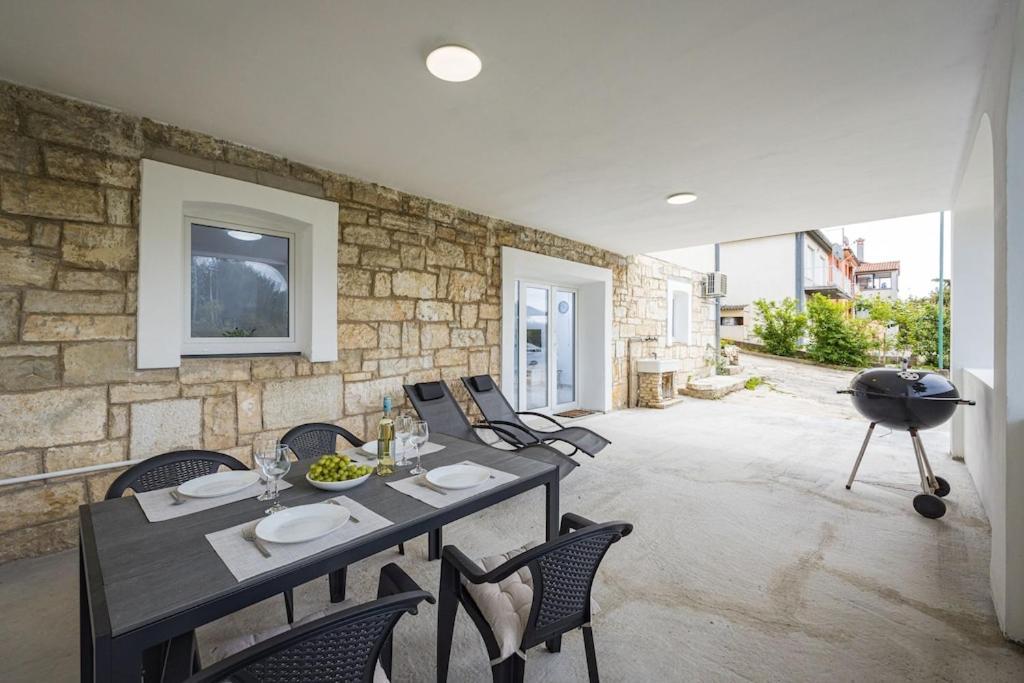 Apartment Olive Garden Near Pula 3 Km From Center And Only 4 Km From The Beach For 4 Persons Екстериор снимка