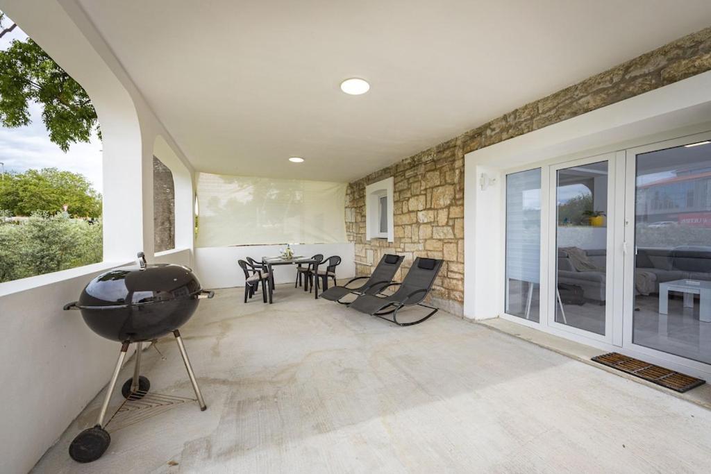 Apartment Olive Garden Near Pula 3 Km From Center And Only 4 Km From The Beach For 4 Persons Екстериор снимка