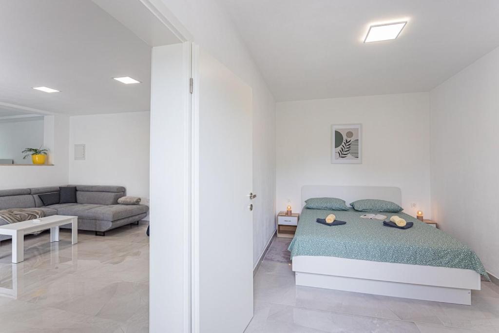 Apartment Olive Garden Near Pula 3 Km From Center And Only 4 Km From The Beach For 4 Persons Екстериор снимка